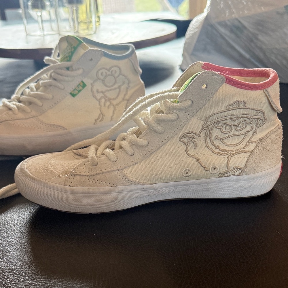 Vans x Sesame Street collab. High-Top Sneakers - Cream and Pink Accents